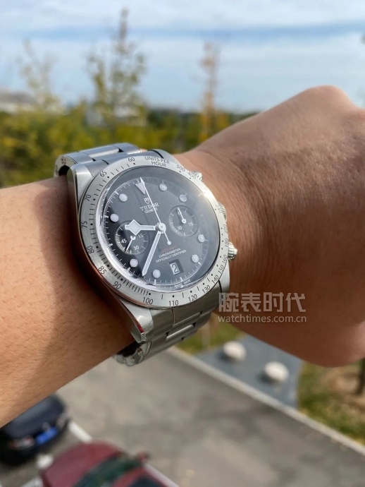 网友晒自己微信好友数量,网友晒1300手表