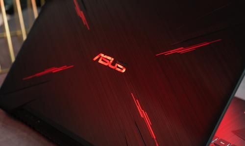 华硕飞行堡垒玩游戏哪款性价比高,华硕飞行堡垒7代吃鸡游戏测评