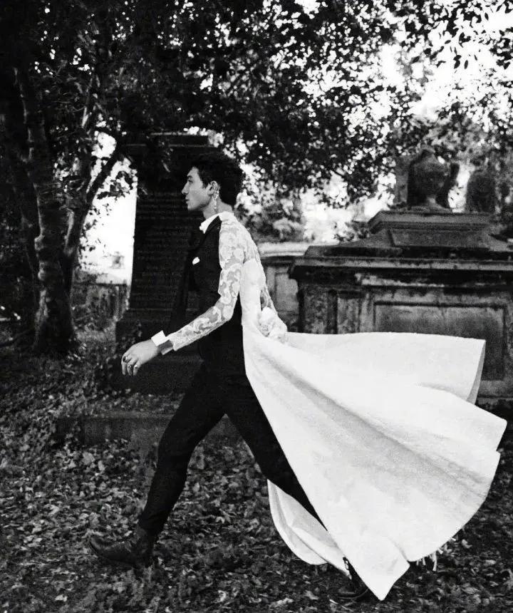 古驰推出售价1.49万元人民币一条的男士连衣裙，你得看看