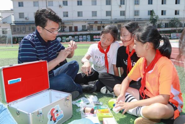 支持“教育共富”浙商银行“一行一校”为乡村小学升级软硬件设施