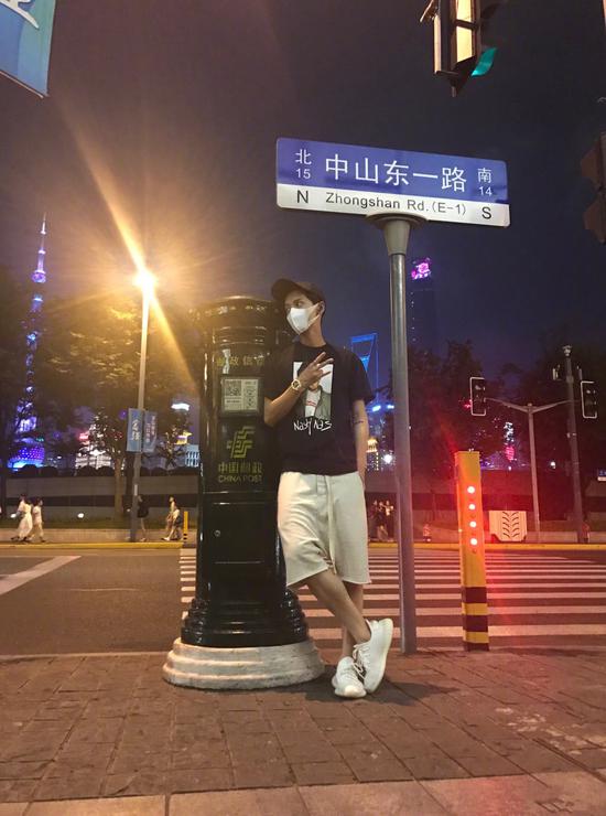 鹿晗三个人高街穿搭,鹿晗潮男穿搭