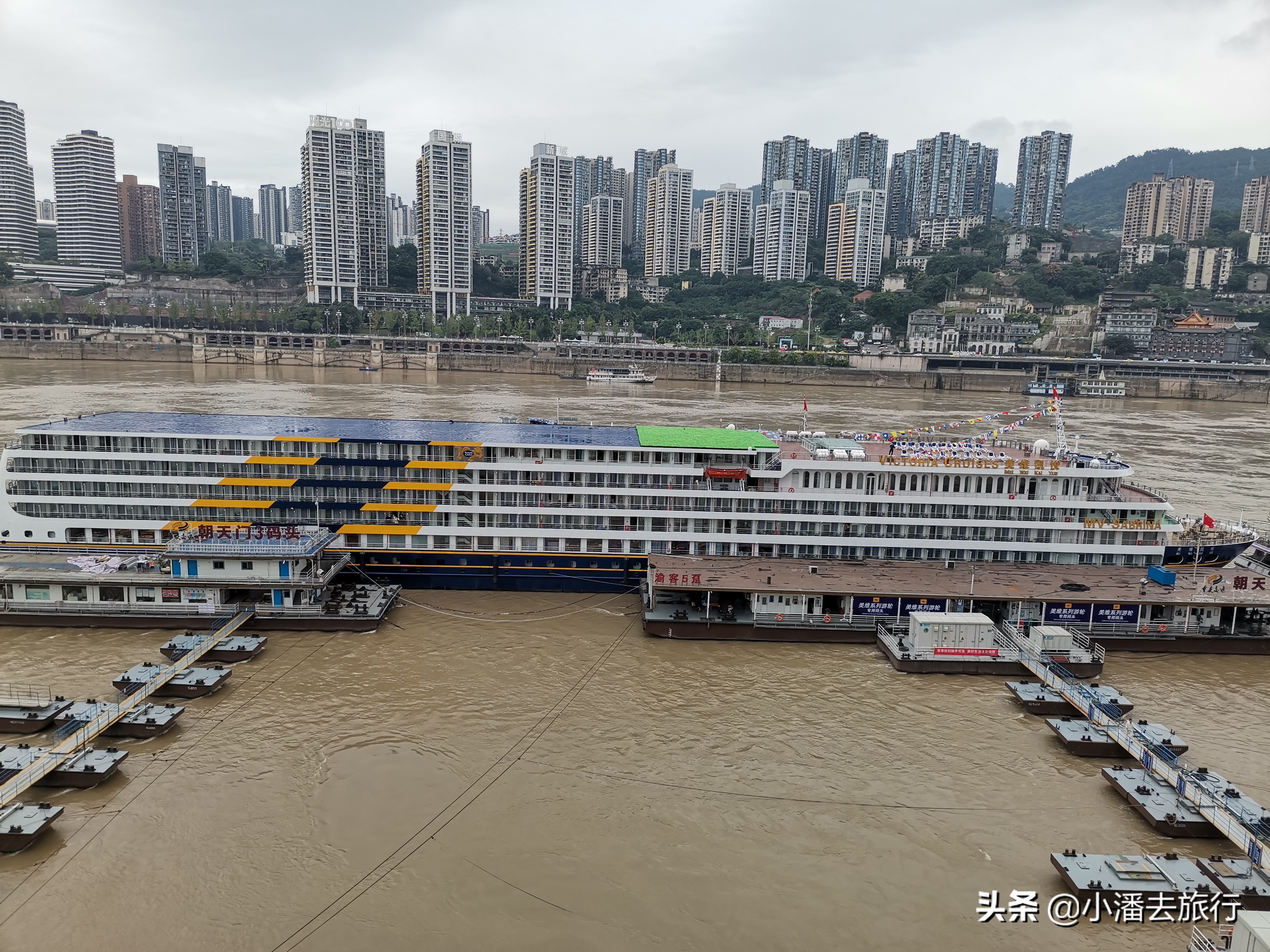 长江游轮的真实视频,长江的游轮和海里面的游轮