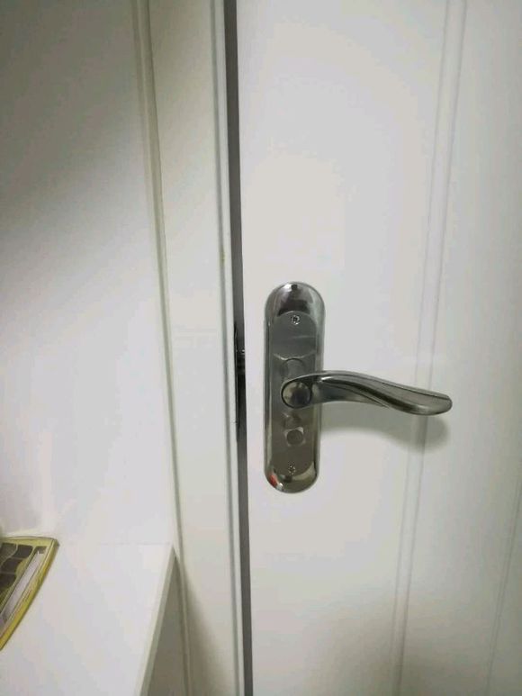 卧室门下面缝隙大需要密封条吗,卧室的门缝要堵住吗