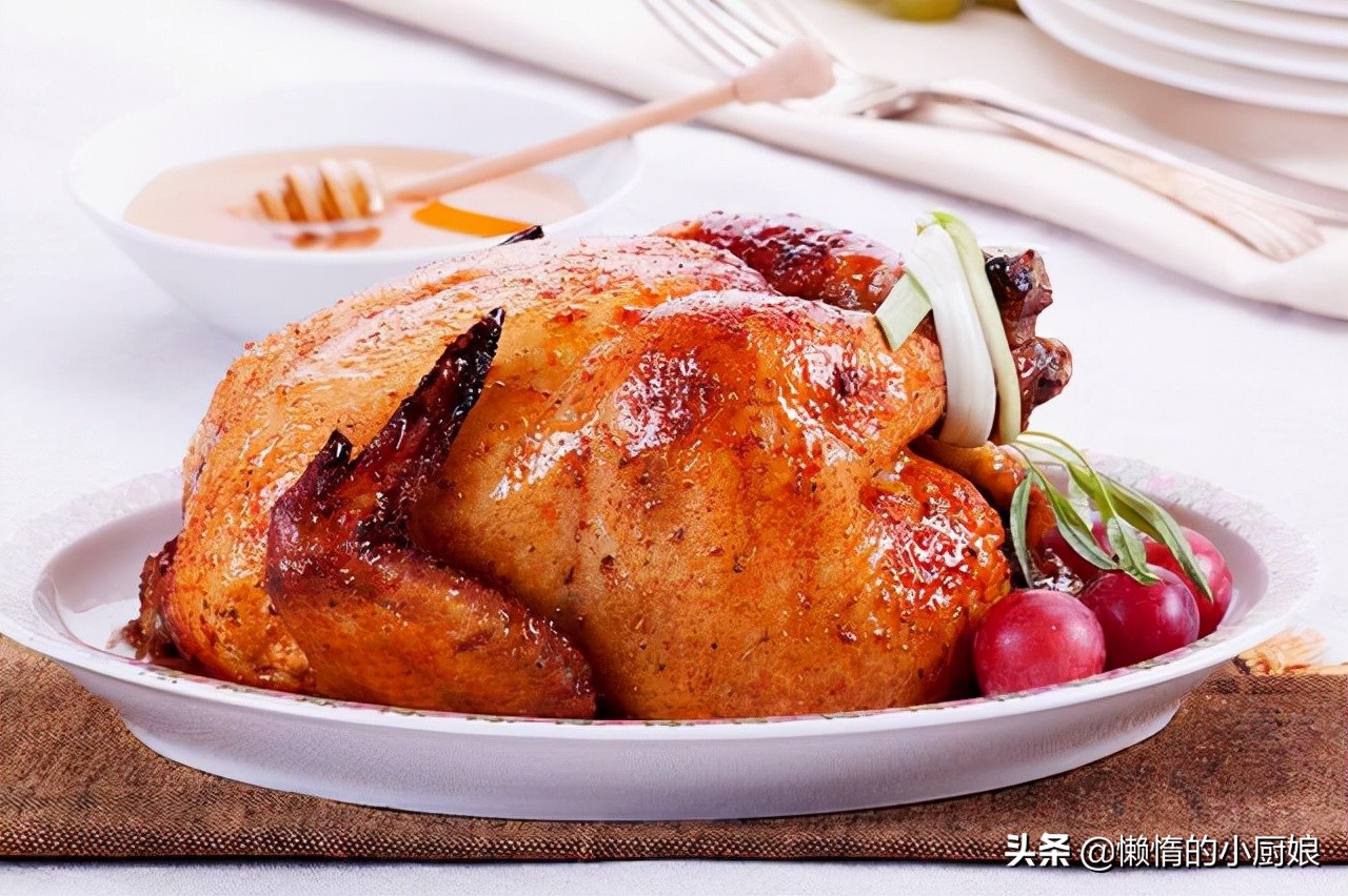 我们来看看叫花鸡的新做法,电饭煲叫花鸡做法