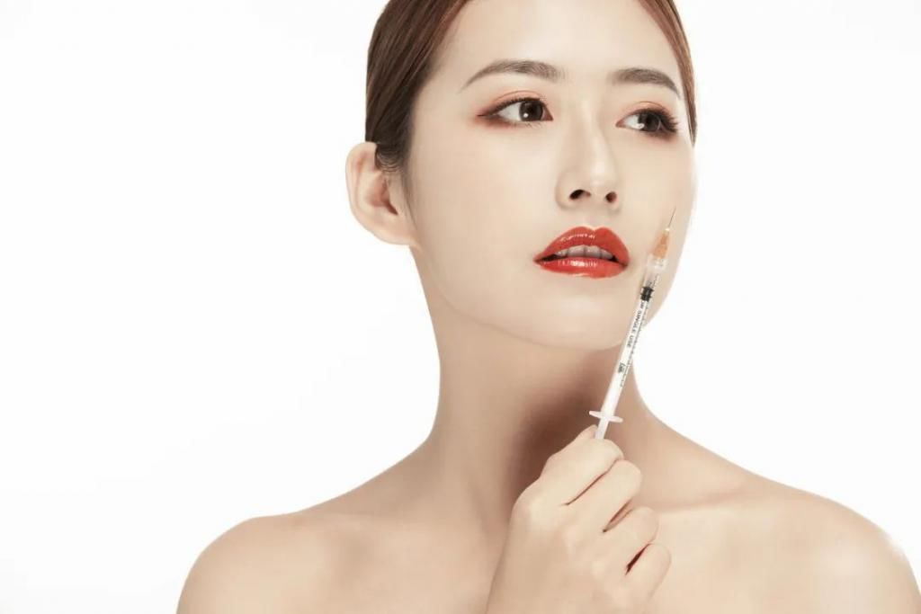 双下巴医美吸脂手术费用,面部吸脂和双下巴吸脂多少钱