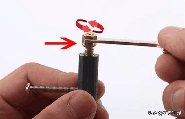 墙上插座插头松动需要整套换掉吗,墙上插座很松怎么办老是掉