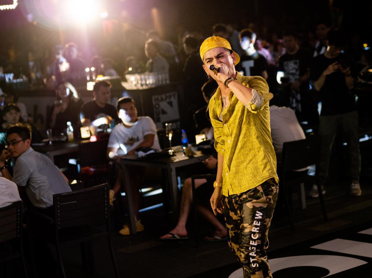 把秀场搬到室外,把秀场搬进酒吧