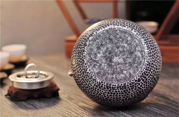 银在什么条件下快速发黑,藏银变黑怎么办