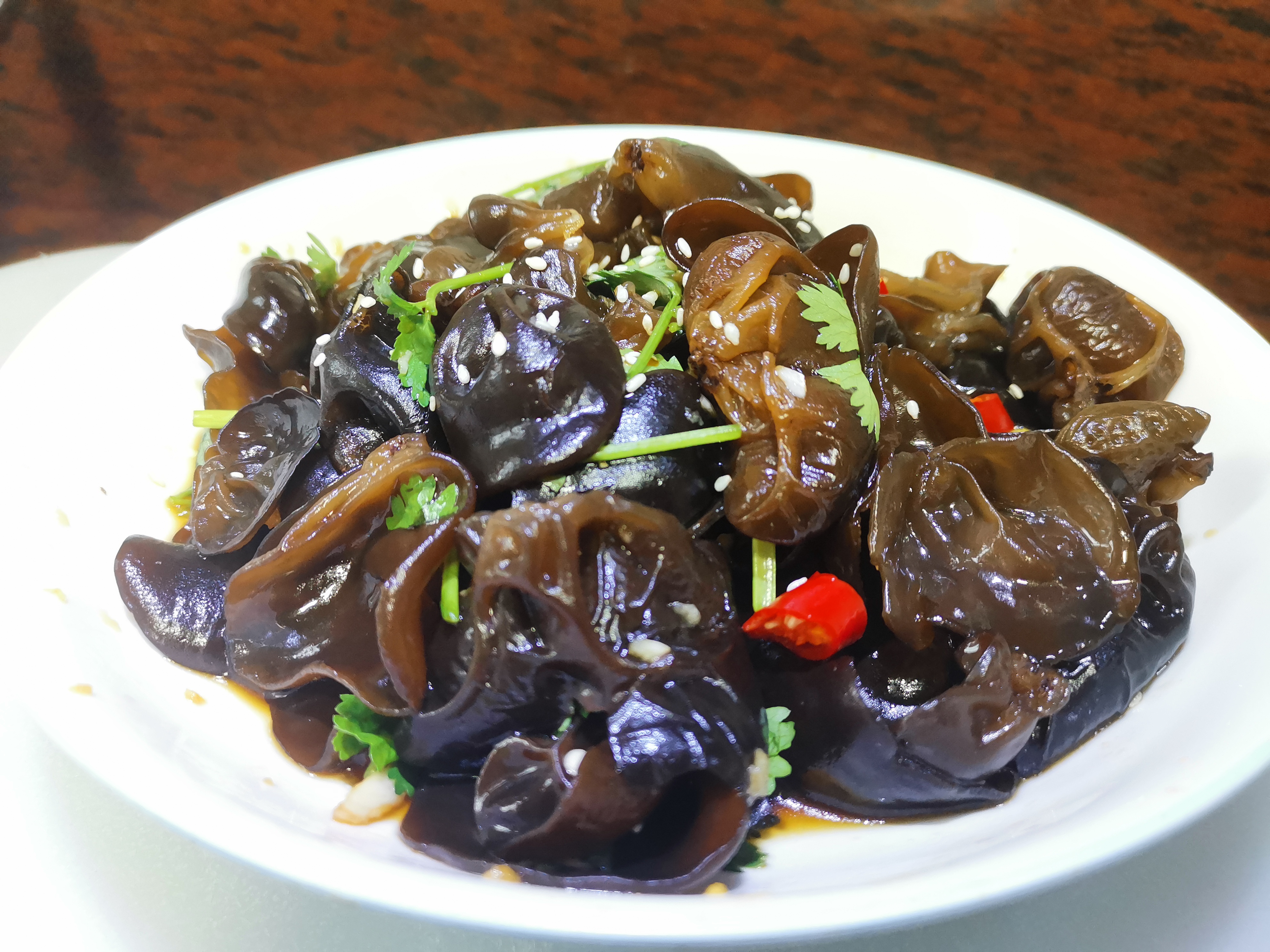 快速泡开黑木耳的正确做法,泡好的黑木耳怎么做没毒还新鲜