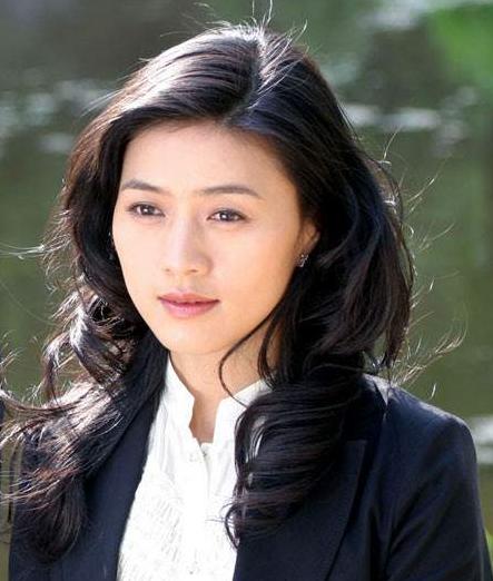 赵薇蒋雯丽长相分析,蒋雯丽比赵薇大10岁