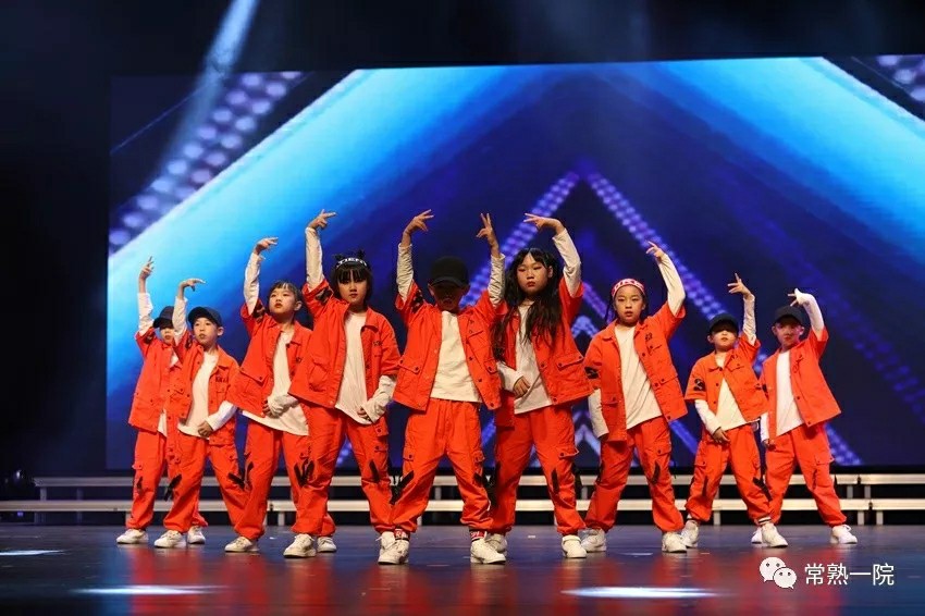 常熟市第一人民医院举行建院70周年文艺汇演暨表彰大会