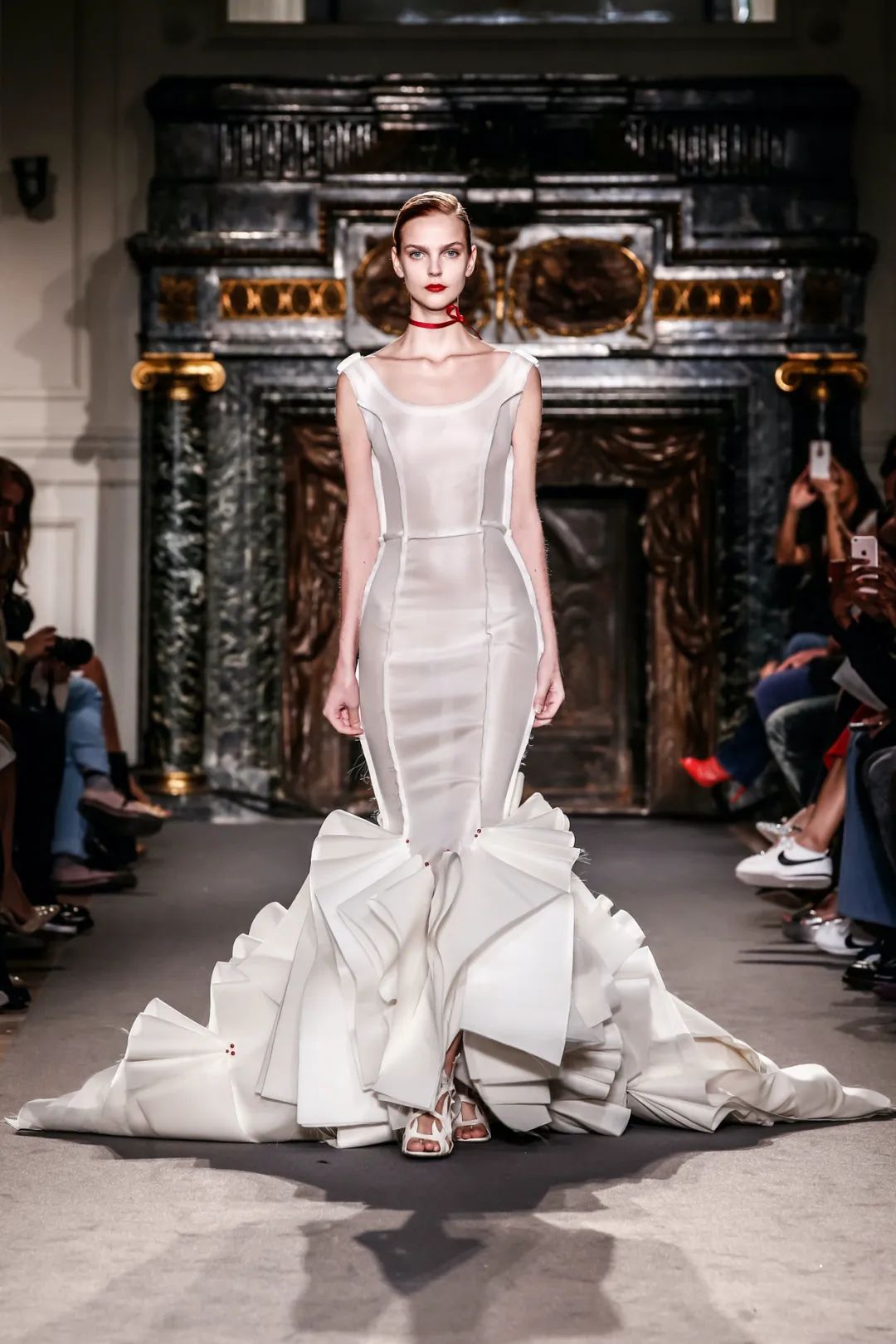 兰公子变身“巧手神探”百乐门老板娘|纸上刺绣,别具匠心