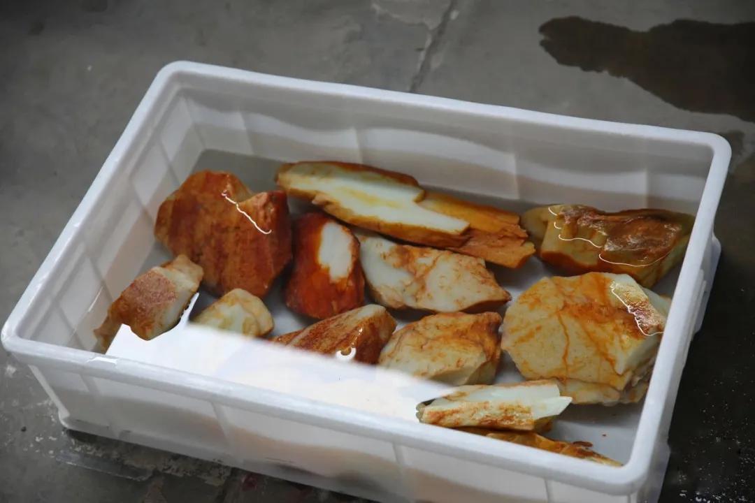 俄青玉怎么辨别,俄罗斯玉鉴别最简单方法