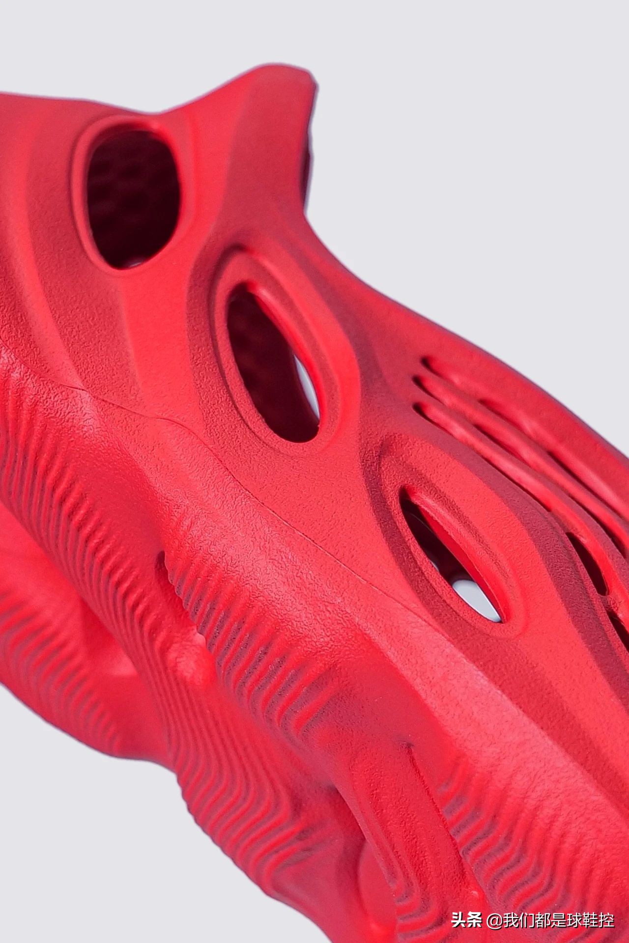 红椰来了，YEEZYFoamRunnerVERMILION国内同步发售