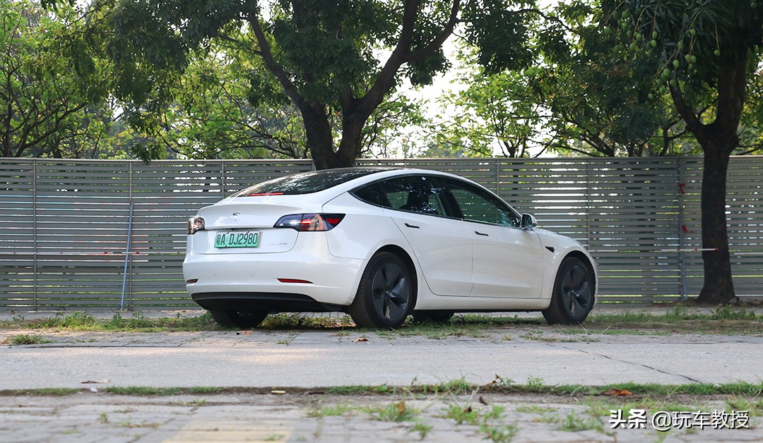奥迪a4和特斯拉model3怎么选,特斯拉model3焕新版奥迪a4
