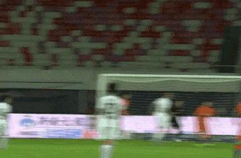 朱挺恶意踩踏红牌下场,足球队员朱挺现在情况