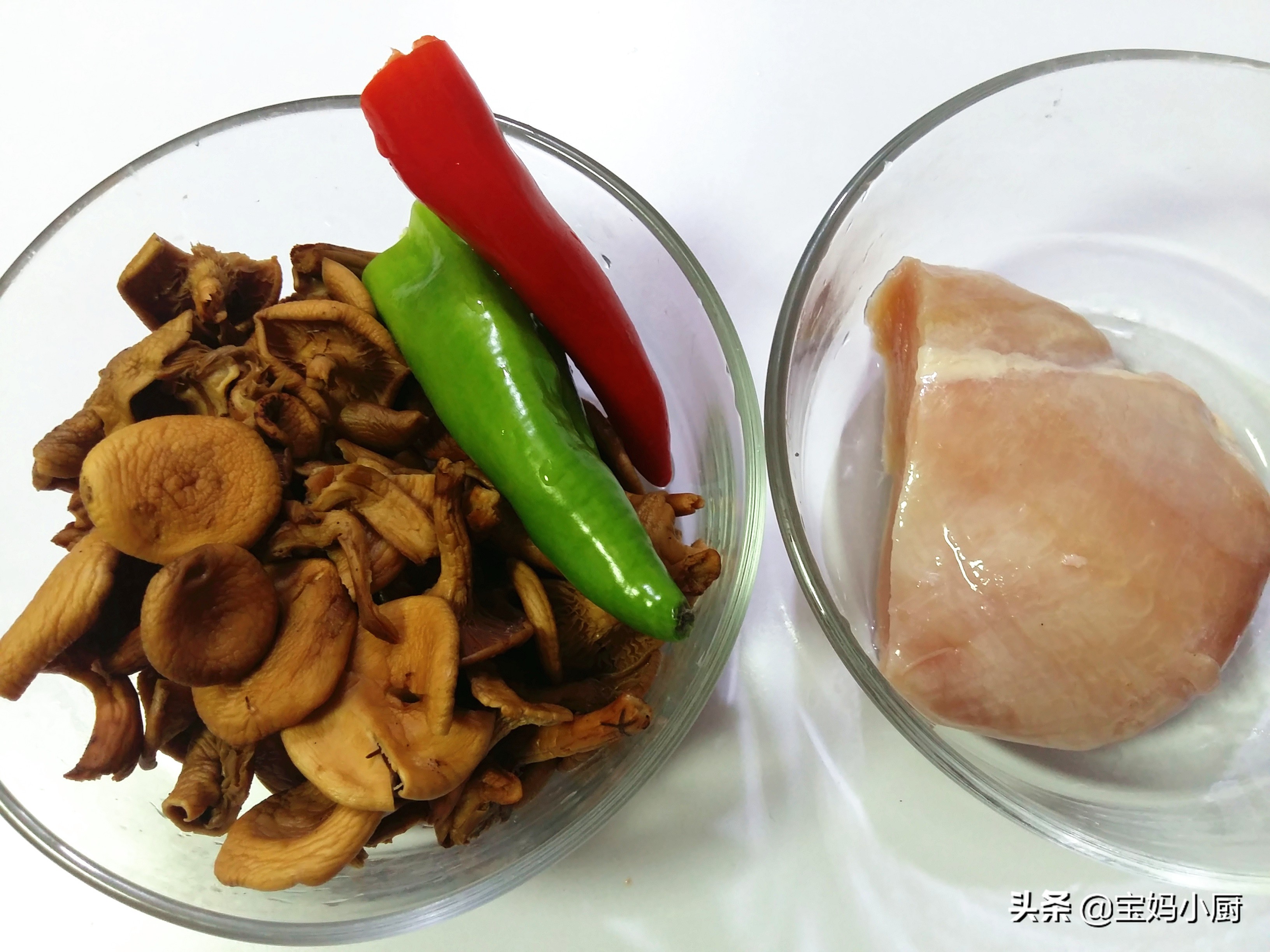 蘑菇配什么肉有营养,蘑菇和肉和啥在一起有营养