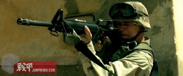 美国黑鹰战机坠落视频,十部顶级战争大片黑鹰坠落