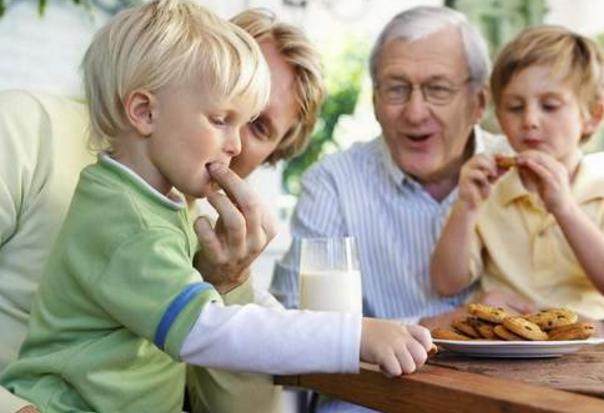 怎么预防孩子遗传性鸡胸,孩子得了鸡胸