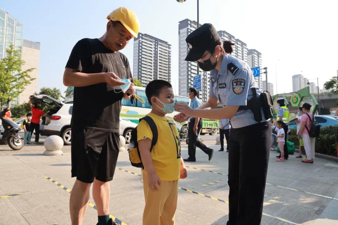 【我为群众办实事】开学“大片”，他们怎会缺席！