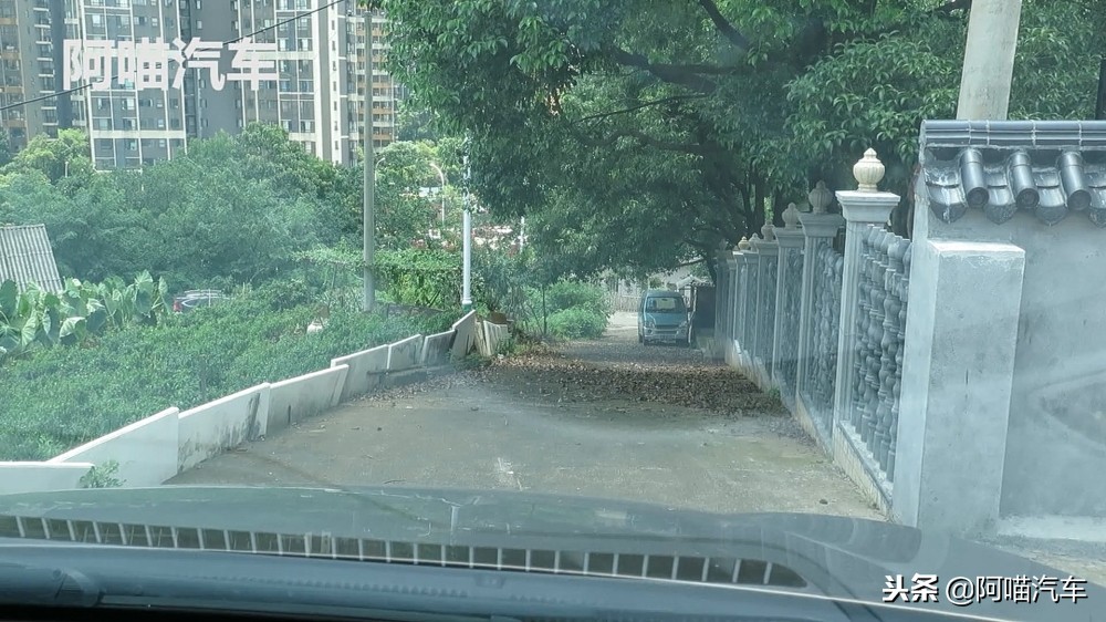 自动挡的车如何停车挂p挡最正确,自动挡停车先拉手刹还是先挂p挡