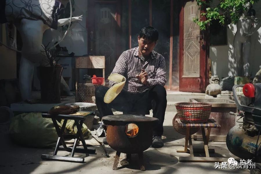 大衣哥朱之文买新车引围观,大衣哥朱之文被农民围观