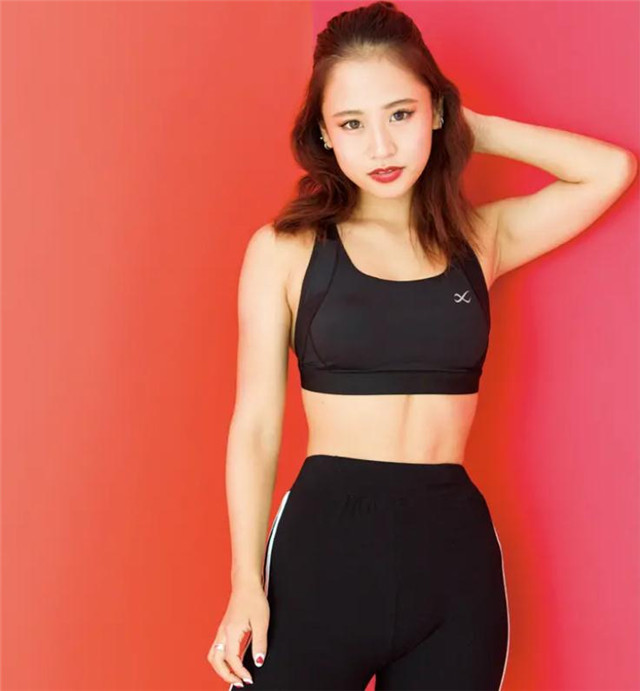 日本美女太厉害,教你不用器具在家练习,肌肉锻炼和排毒运动!