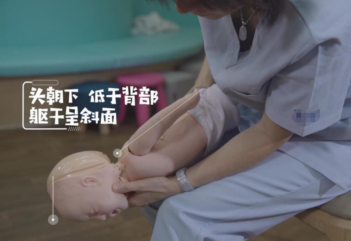 小孩误吞异物的急救方法,孩子吞了异物海姆立克急救法