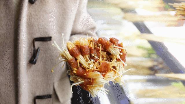 只此一家的牛腩串串火锅C位出道，19块9请你放肆开涮