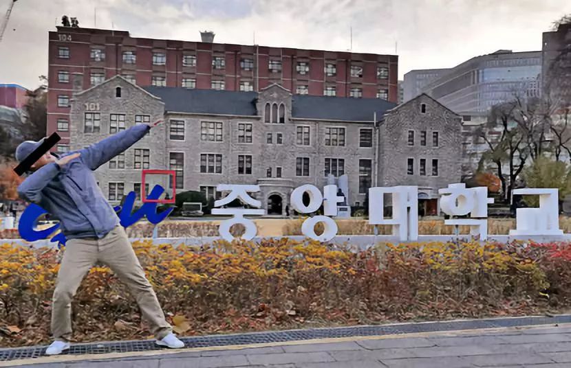 “我，4000万院线电影总导演，入围戛纳，如今在卖火锅底料！”