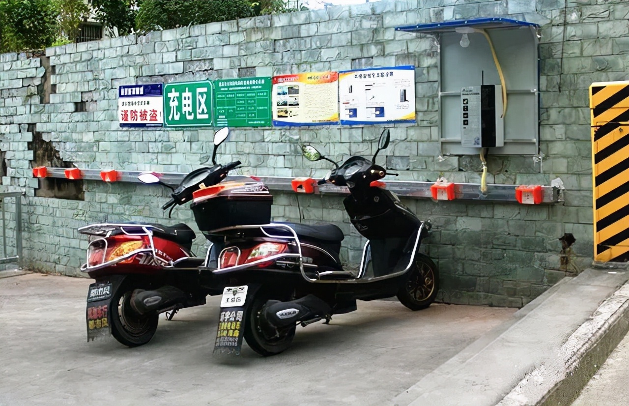 电动车每日充电有坏处吗,电动车每天充和用完充有什么区别