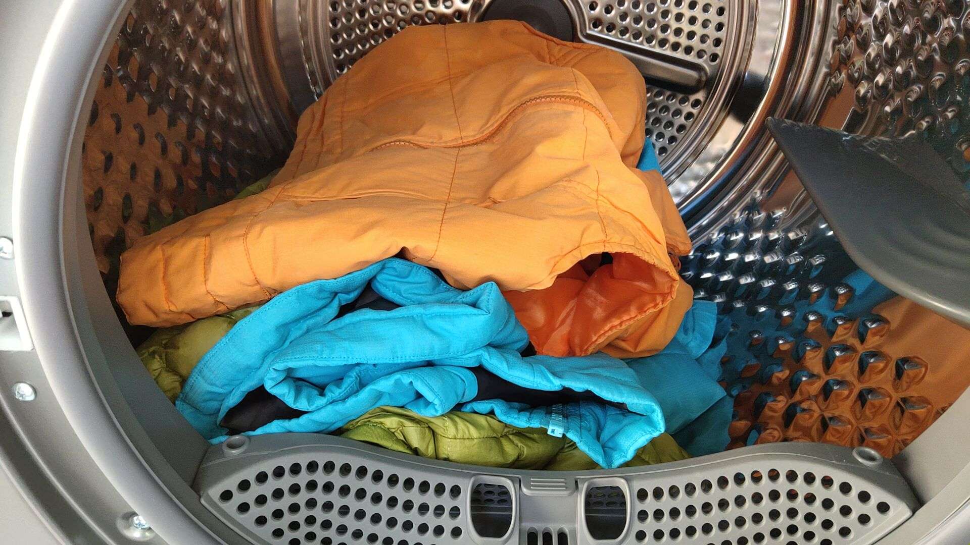 洗烘套装真的能烘干完直接穿吗,选对洗烘套装让衣物护理事半功倍