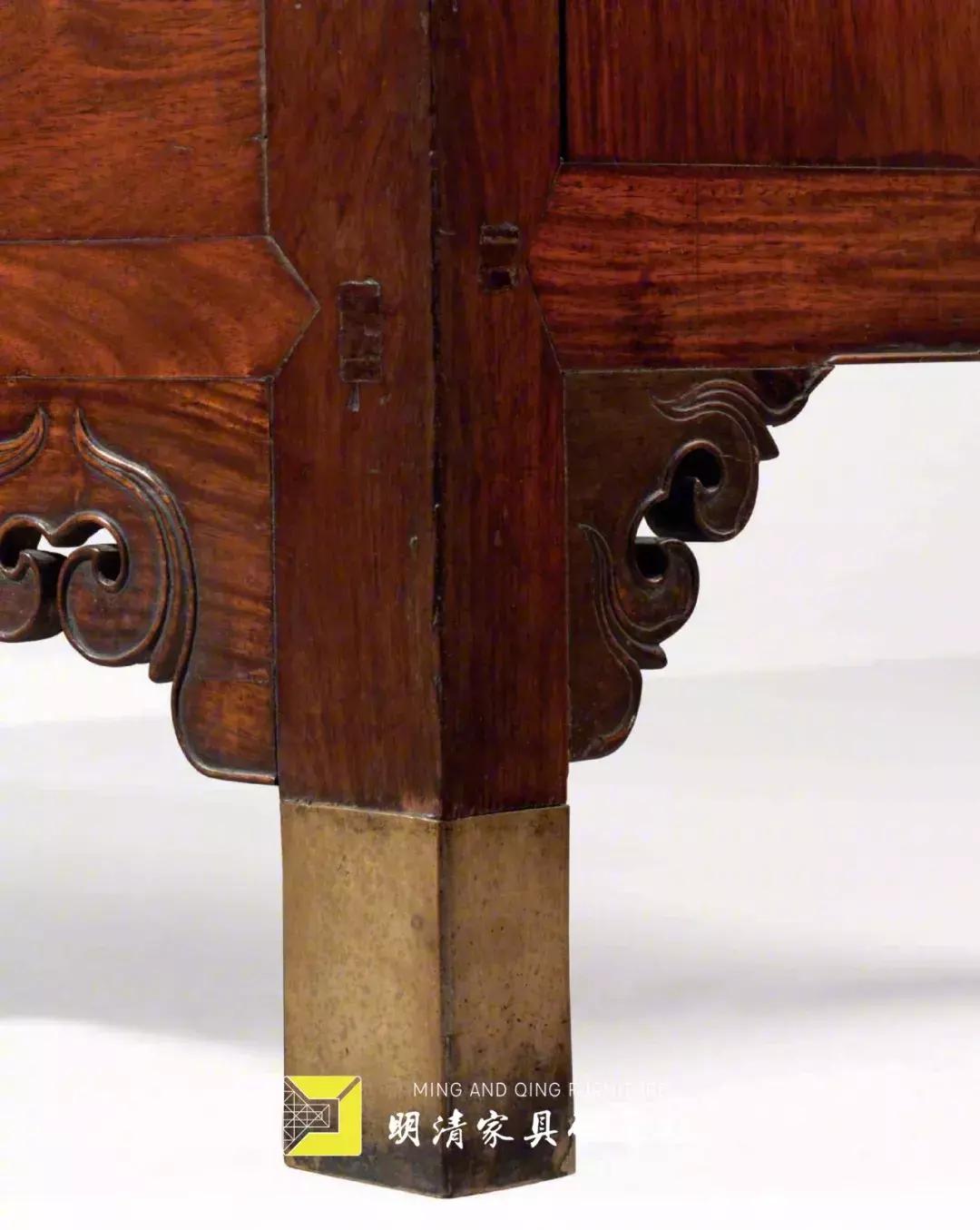 明清家具展厅灯光设计,明清家具铜蝙蝠配饰