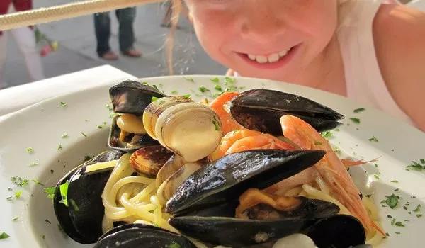 同样是渔村旅游，为啥这里美得像明信片？咱们的只能看脏乱差？！