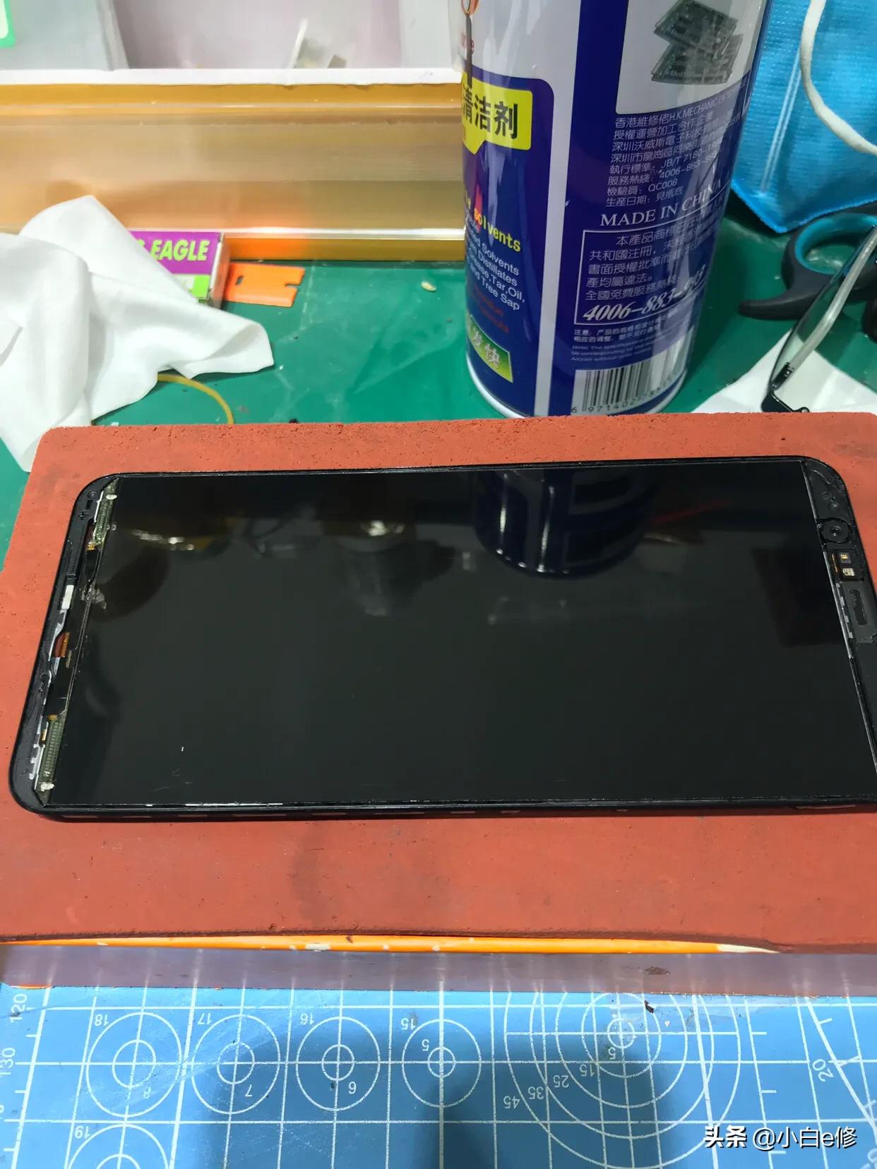 荣耀v10换外屏后出现黑点,荣耀v10换屏幕总成出现花屏