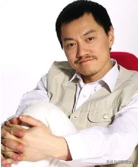 《侯海洋基层风云》中的赵海为什么很色？