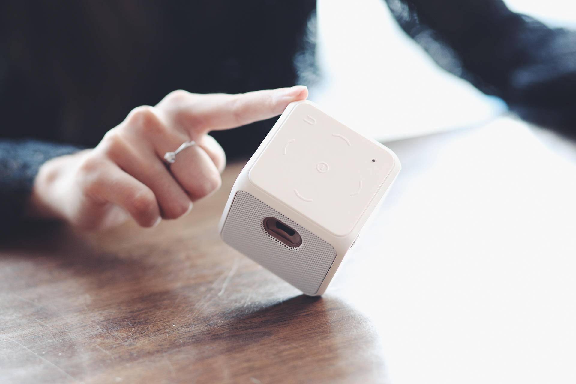 联想智能投影t3c,第一台可以投影的手机