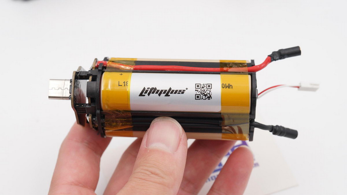 电钻拧三合一螺丝,微型手持小电钻拆解