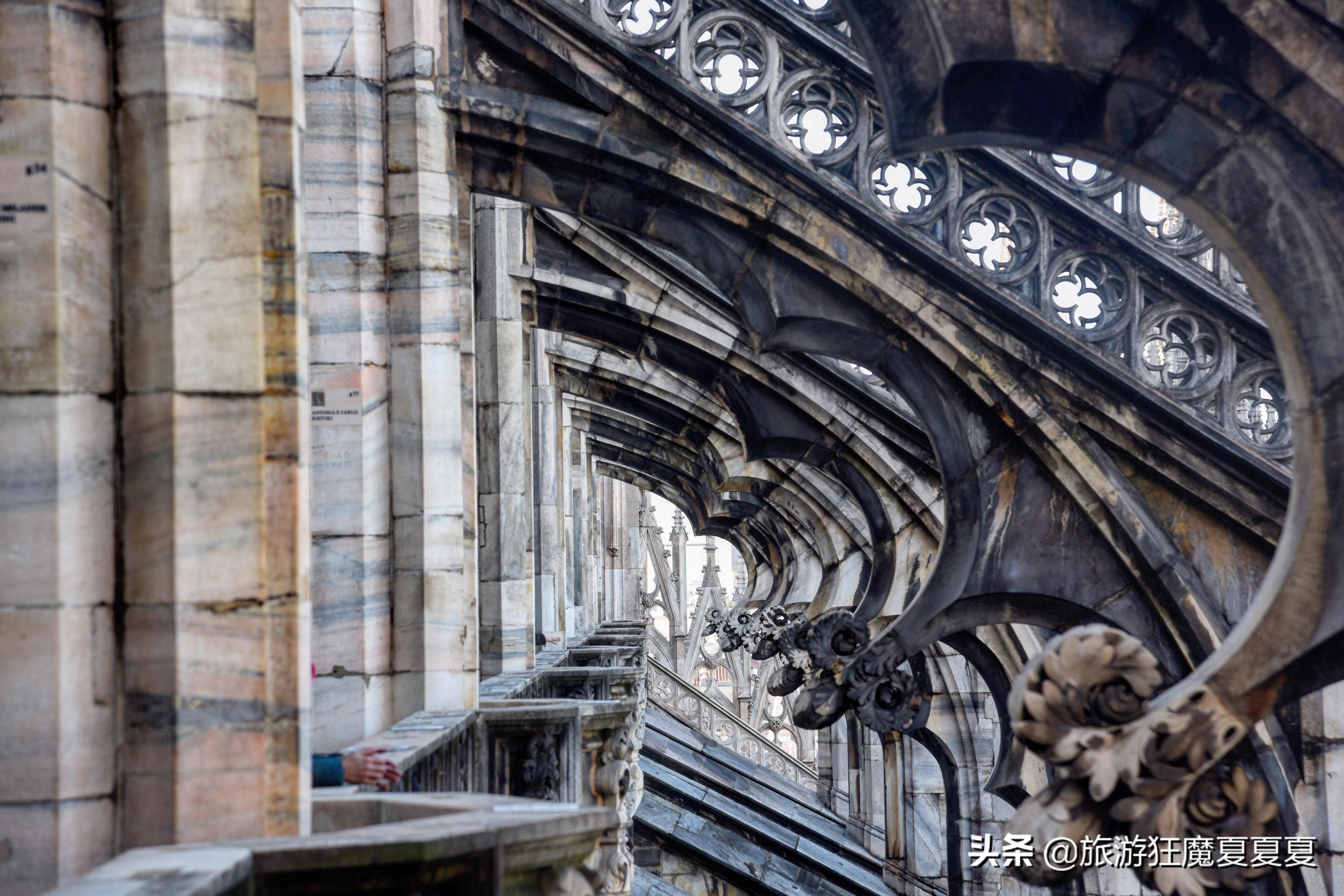 米兰大教堂建了几百年,米兰大教堂被誉为大理石