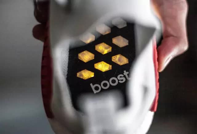 阿迪达斯boost可以超越耐克吗,阿迪达斯boost能超过耐克吗