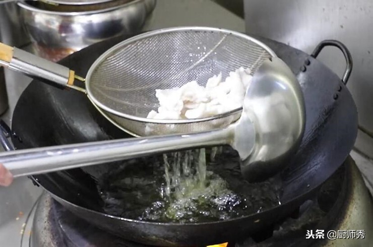 吃鱼时怎样做鱼肉嫩滑,鱼肉怎么过油