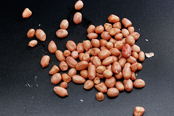 反酸烧心吃花生能缓解吗,反酸烧心吃花生