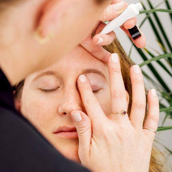 如何有效改善眼周水肿,眼水肿了怎么消肿