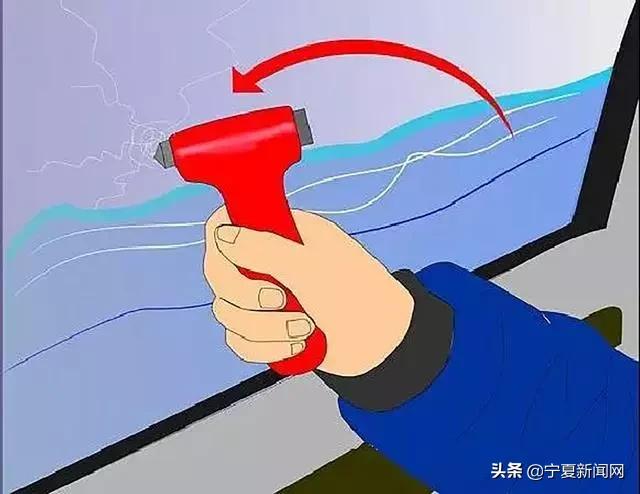 宁夏银川女子开车,凌晨5点女子把车开进河里