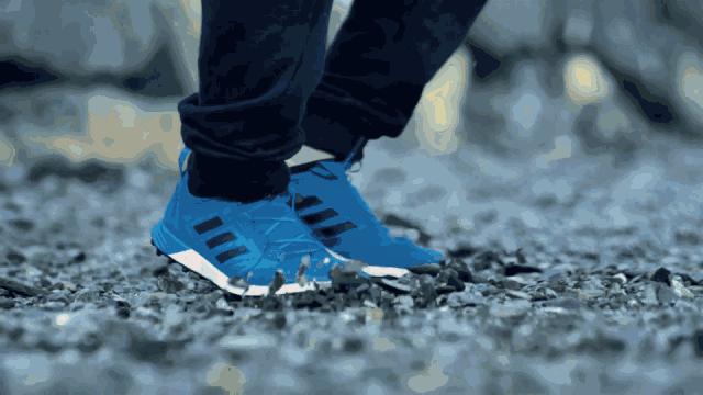 缓震跑鞋和缓震鞋垫,顶级鞋缓震回弹跑鞋