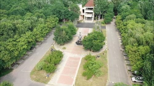 母校前面的广场是什么广场,母校校门设置