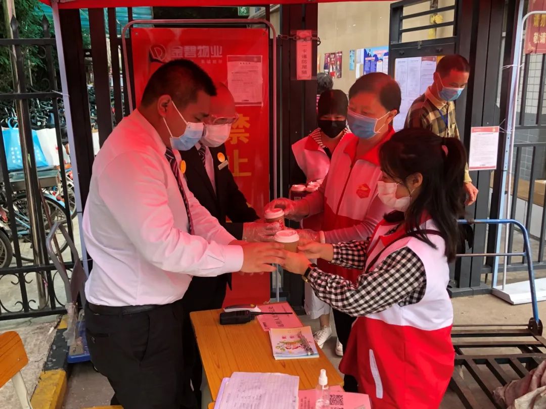 海珠｜超赞！派口罩、送凉茶、防疫心理咨询……瑞宝街蜂巢*党**建线上+线下多重暖心服务