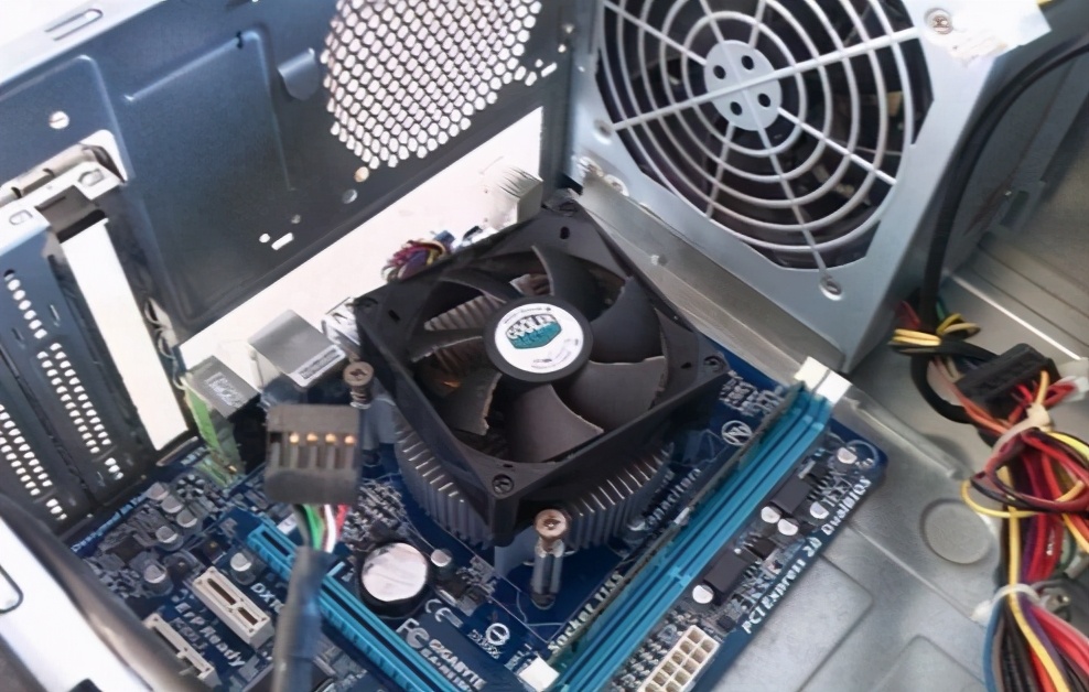 电脑主板坏了怎么换新的,更换电脑主板全过程