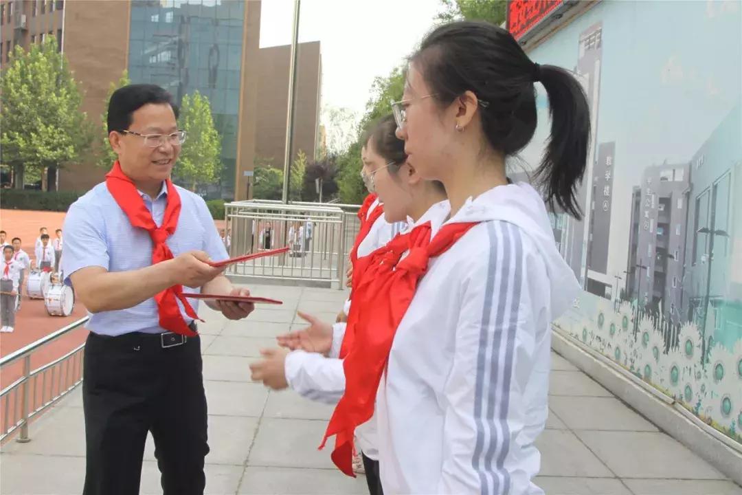 传红色精神承家国情怀,传红色精神做有志少年征文