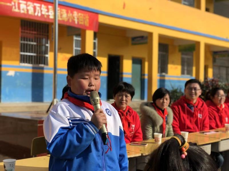 用爱浇灌花朵用心呵护成长,用爱浇灌你成长